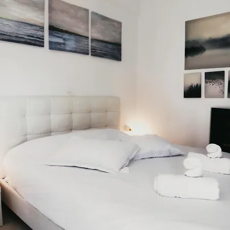 Gk Suites-constantin View , Auto Check-in 24h Apartment *