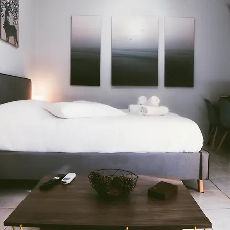 Gk Suites-constantin View , Auto Check-in 24h Апартаменты