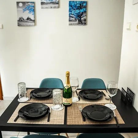 Gk Suites-constantin View , Auto Check-in 24h Апартаменты *